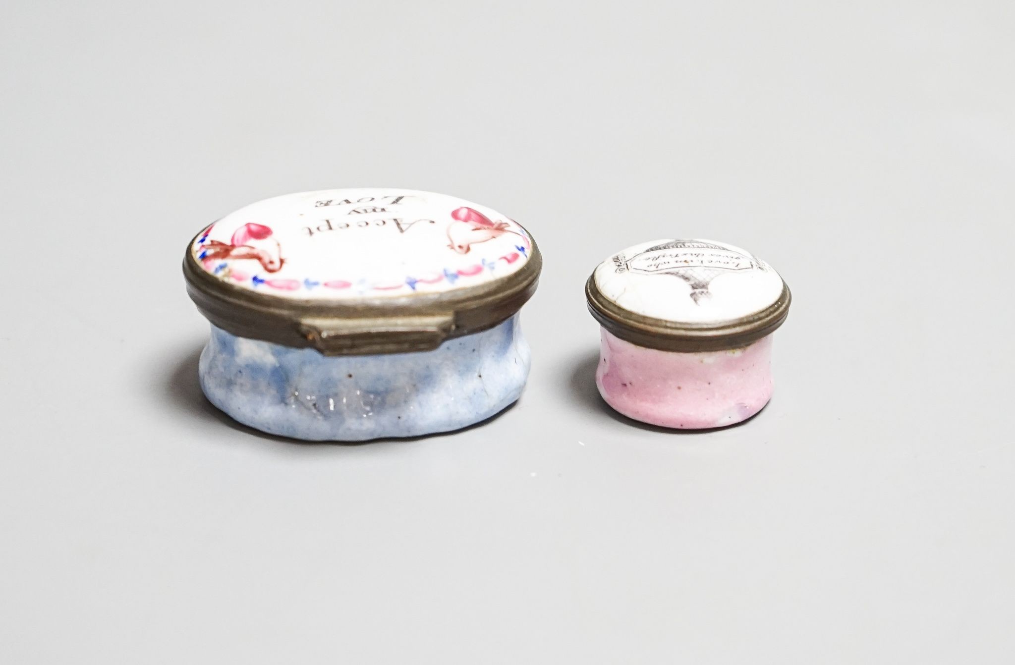 A South Staffordshire enamel patch box and pill box, largest 4 cm